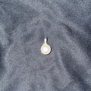 Pearl with setting for a necklace - very good condition